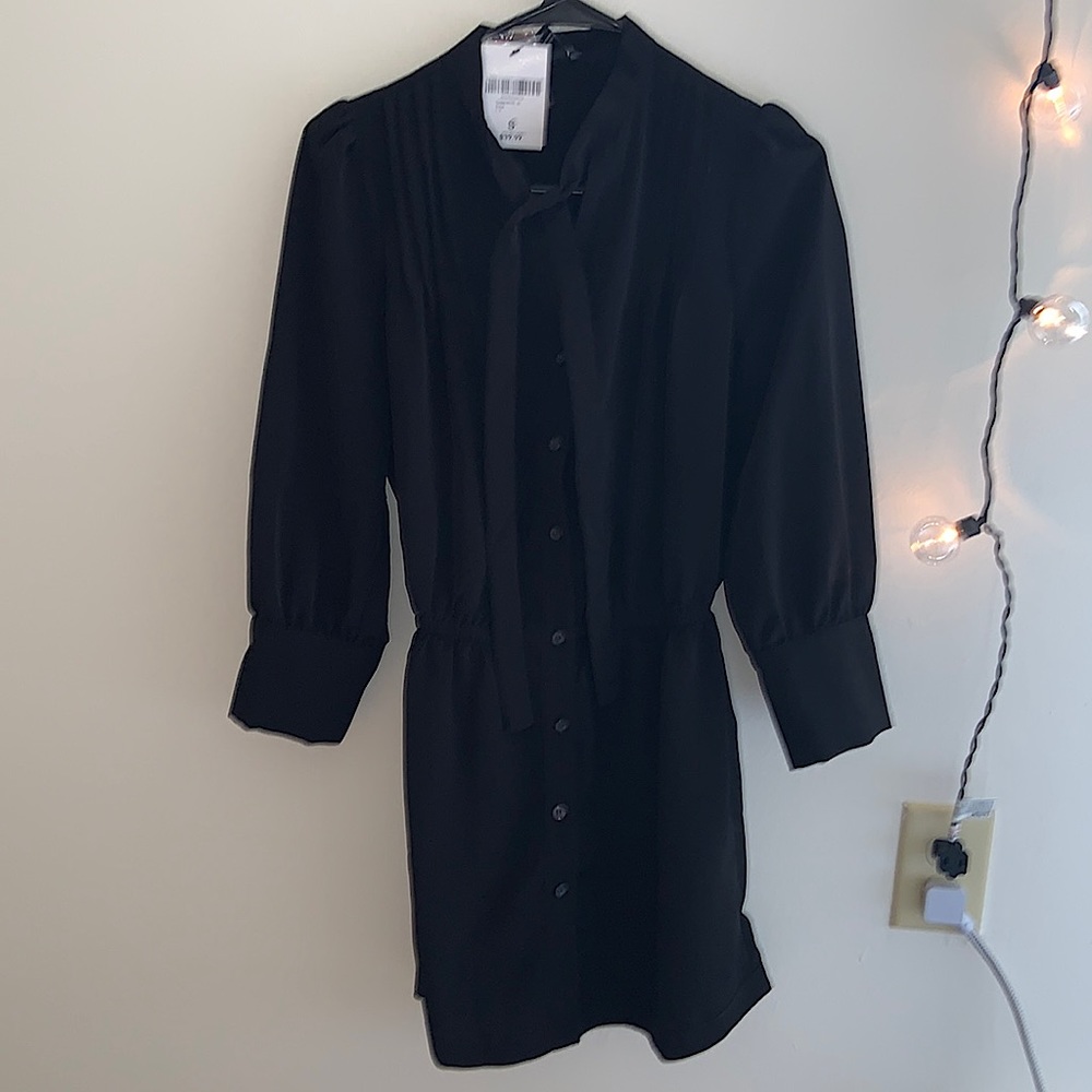 Cute black cocktail dress, size small and never warn with tags!